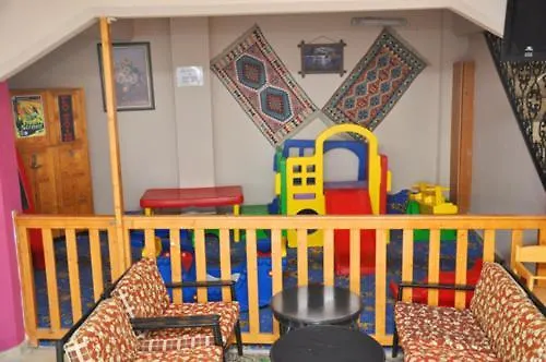 Apart Otel Roadhouse 2*
