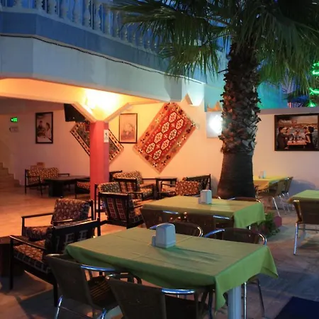 Roadhouse Aparthotel 2*