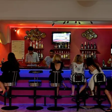 Roadhouse Aparthotel