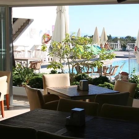 Aparthotel Roadhouse 2*