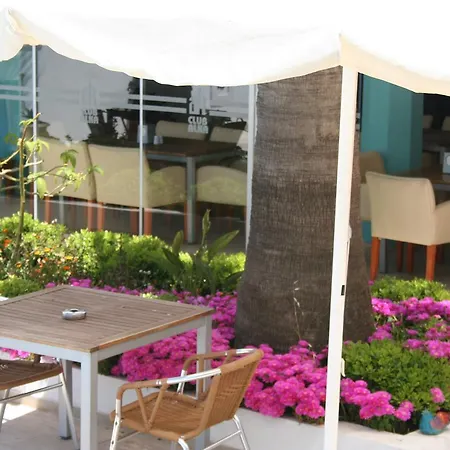 Aparthotel Roadhouse 2*